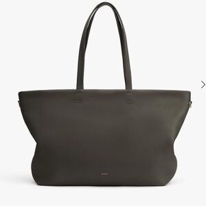 Cuyana Classic Easy Zipper Tote NWT in OLIVE GREEN